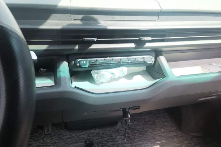 Used Farizon Xingxiang V 2025 V8E Functional Edition—Smart Edition, 350km Audio And AC Panel