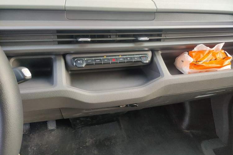 Used Farizon Xingxiang V 2025 Star Enjoy V7E Functional Edition Smart Edition Xuanwu 51.4 kWh Audio And AC Panel