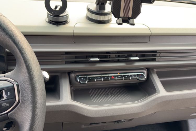 Used Farizon Xingxiang V 2025 Star Enjoy V7E Smart Wealth Edition Xuanwu 51.4 kWh Audio And AC Panel