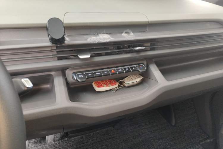 Used Farizon Xingxiang V 2025 Star Enjoy V7E Functional Edition Smart Edition Xuanwu 51.4 kWh Audio And AC Panel