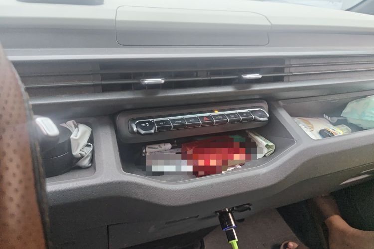 Used Farizon Xingxiang V 2025 V8E—Smart Edition 360km Audio And AC Panel