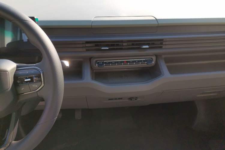 Used Farizon Xingxiang V 2025 Star Enjoy V7E Functional Edition Smart Edition Xuanwu 51.4 kWh Audio And AC Panel