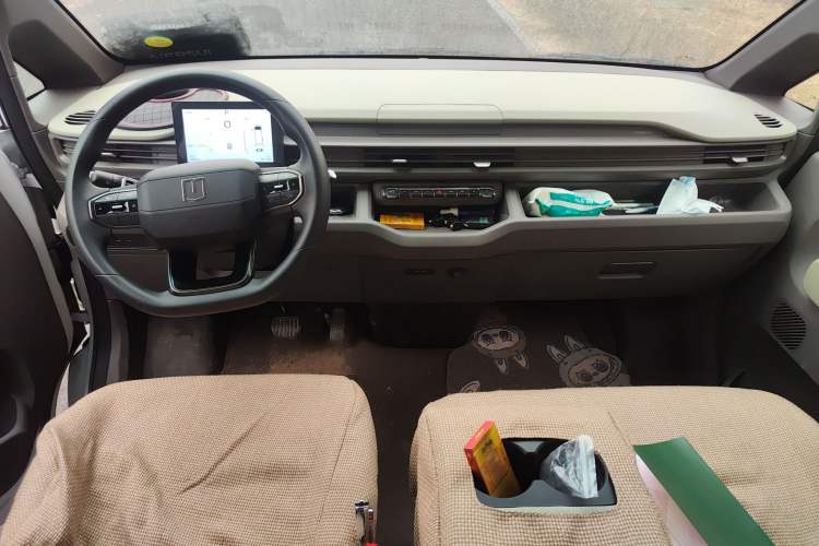 Used Farizon Xingxiang V 2025 Star Enjoy V7E Smart Edition Xuanwu 51.4 kWh Center Console