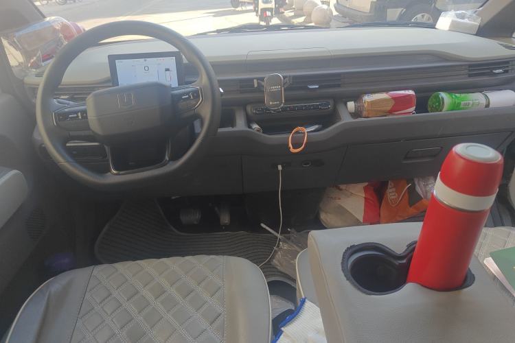 Used Farizon Xingxiang V 2025 Star Enjoy V7E Smart Edition Xuanwu 51.4 kWh Center Console