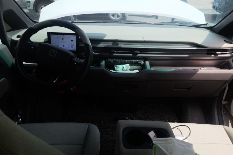 Used Farizon Xingxiang V 2025 V8E Functional Edition—Smart Edition, 350km Center Console