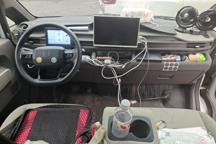 Used Farizon Xingxiang V 2025 Xingxiang V7E Functional Edition, Smart Edition, CATL 50.2kWh Center Console