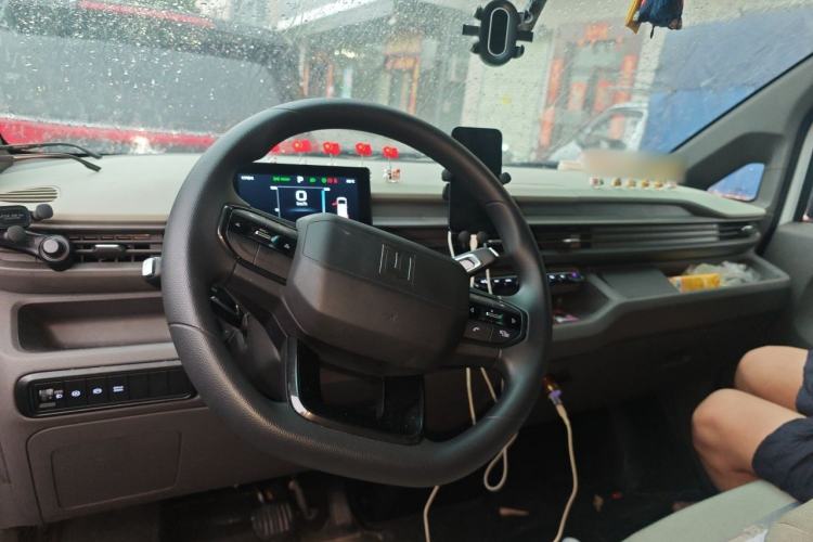 Used Farizon Xingxiang V 2025 Star Enjoy V7E Smart Edition Xuanwu 51.4 kWh Center Console