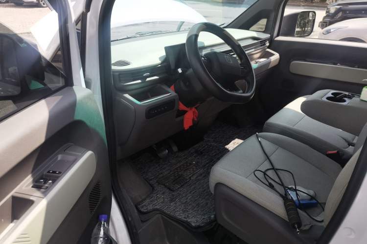 Used Farizon Xingxiang V 2025 V8E Functional Edition—Smart Edition, 350km Driver Seat