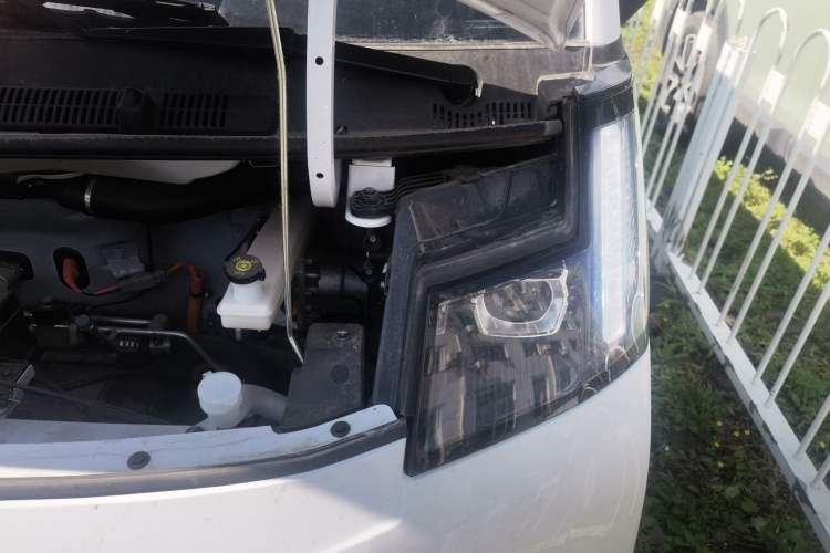Used Farizon Xingxiang V 2025 V8E Functional Edition—Smart Edition, 350km Engine Bay Left
