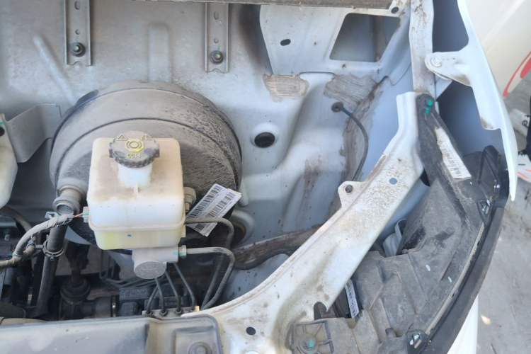 Used Farizon Xingxiang V  Engine Bay Left