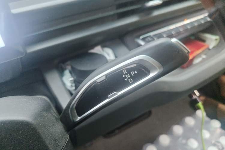 Used Farizon Xingxiang V 2025 V8E—Smart Edition 360km Gear Lever