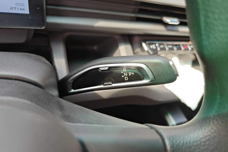 Used Farizon Xingxiang V 2025 Xingxiang V7E Functional Edition, Smart Edition, CATL 50.2kWh Gear Lever