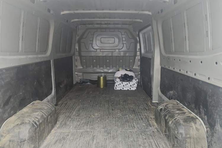 Used Farizon Xingxiang V 2025 V8E—Smart Edition 360km Headliner