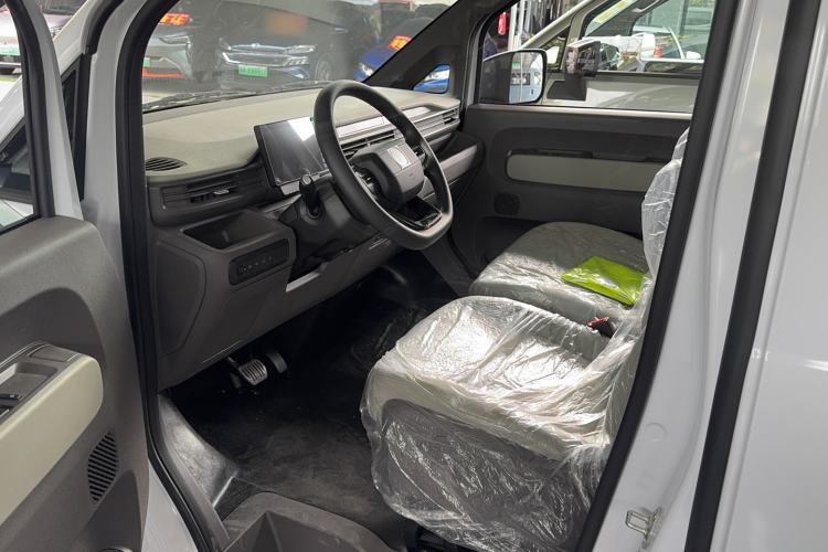 Used Farizon Xingxiang V 2025 Star Enjoy V7E Smart Edition Xuanwu 51.4 kWh Interior 1