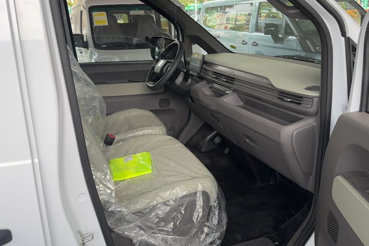 Used Farizon Xingxiang V 2025 Star Enjoy V7E Smart Edition Xuanwu 51.4 kWh Interior 2