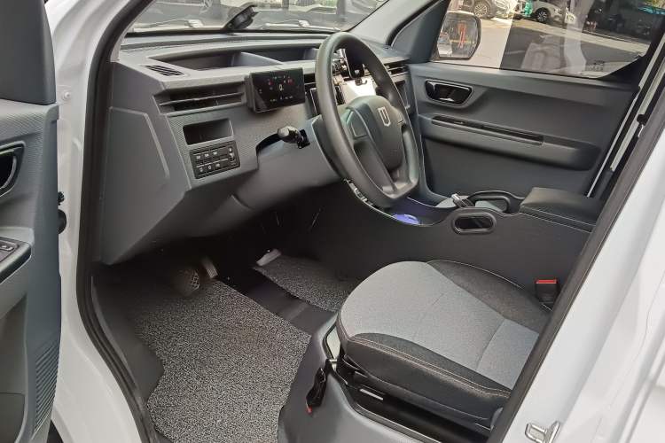 Used Farizon Xingxiang V 2025 Xingxiang V6E Xuanwu Wealth Creation Edition I Left Front Seat