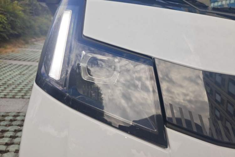 Used Farizon Xingxiang V 2025 Star Enjoy V7E Functional Edition Smart Wealth Edition Xuanwu 51.4 kWh Right Front Headlight