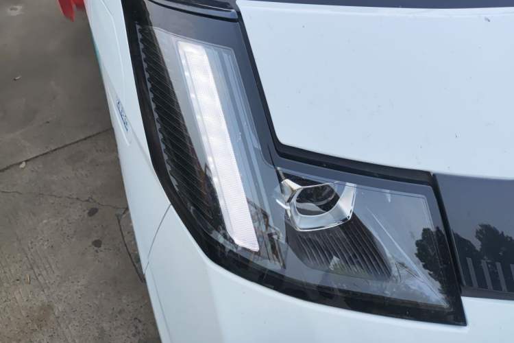Used Farizon Xingxiang V 2025 Star Enjoy V7E Functional Edition Smart Edition Xuanwu 51.4 kWh Right Front Headlight