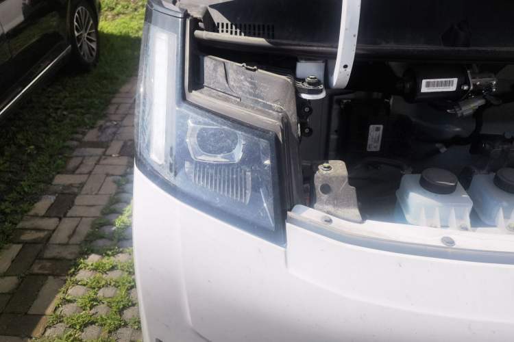 Used Farizon Xingxiang V 2025 V8E Functional Edition—Smart Edition, 350km Right Front Headlight