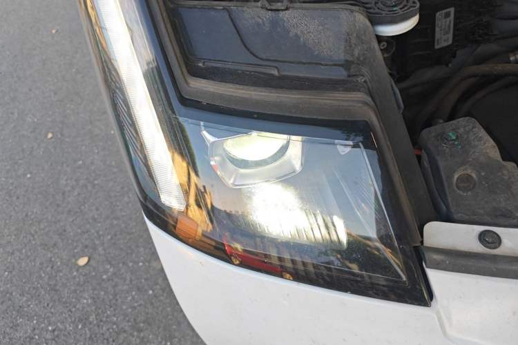 Used Farizon Xingxiang V 2025 Xingxiang V7E Functional Edition, Smart Edition, CATL 50.2kWh Right Front Headlight