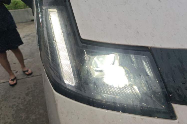 Used Farizon Xingxiang V 2025 Star Enjoy V7E Smart Edition Xuanwu 51.4 kWh Right Front Headlight
