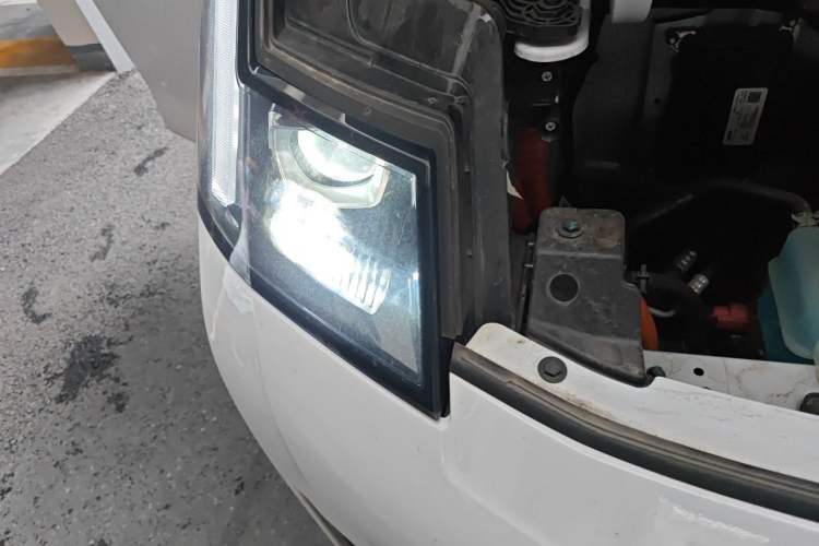 Used Farizon Xingxiang V 2025 Xingxiang V7E Functional Edition, Smart Edition, CATL 50.2kWh Right Front Headlight
