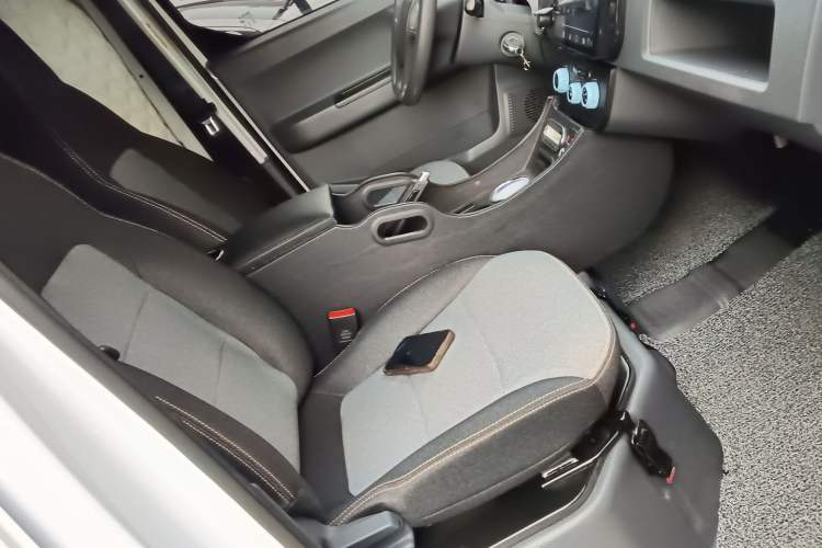Used Farizon Xingxiang V 2025 Xingxiang V6E Xuanwu Wealth Creation Edition I Right Front Seat