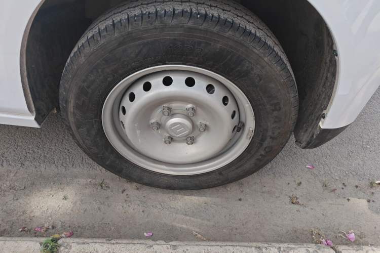 Used Farizon Xingxiang V 2025 Star Enjoy V7E Smart Edition Xuanwu 51.4 kWh Right Front Wheel Hub
