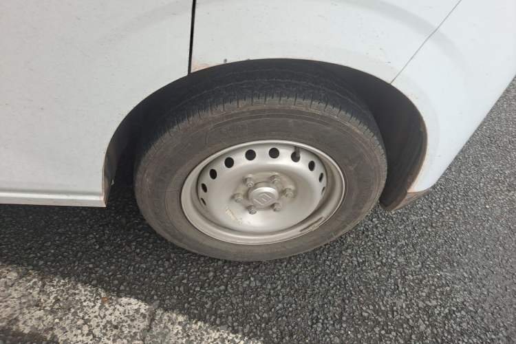 Used Farizon Xingxiang V 2025 Xingxiang V7E Functional Edition, Smart Edition, CATL 50.2kWh Right Front Wheel Hub