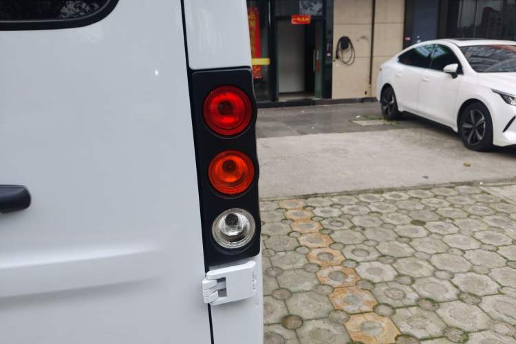 Used Farizon Xingxiang V 2025 Star Enjoy V6E Xuanwu Wealth Creation Edition II Right Rear Taillight