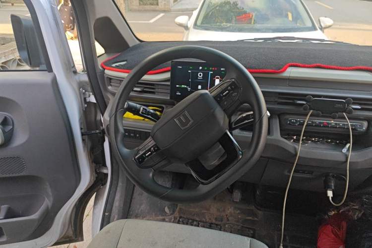 Used Farizon Xingxiang V 2025 Xingxiang V7E Functional Edition, Smart Edition, CATL 50.2kWh Steering Wheel