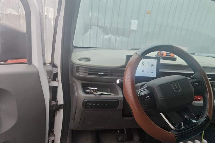 Used Farizon Xingxiang V 2025 V8E—Smart Edition 360km Steering Wheel