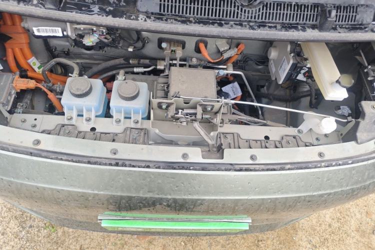 Used Farizon Xingxiang V  Engine Bay