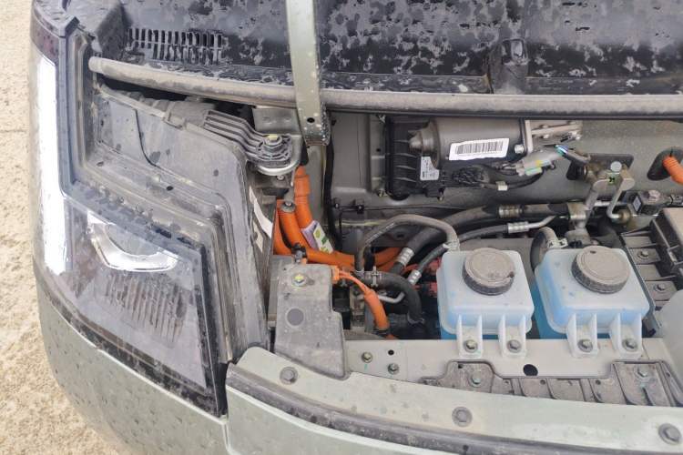 Used Farizon Xingxiang V  Engine Bay Right