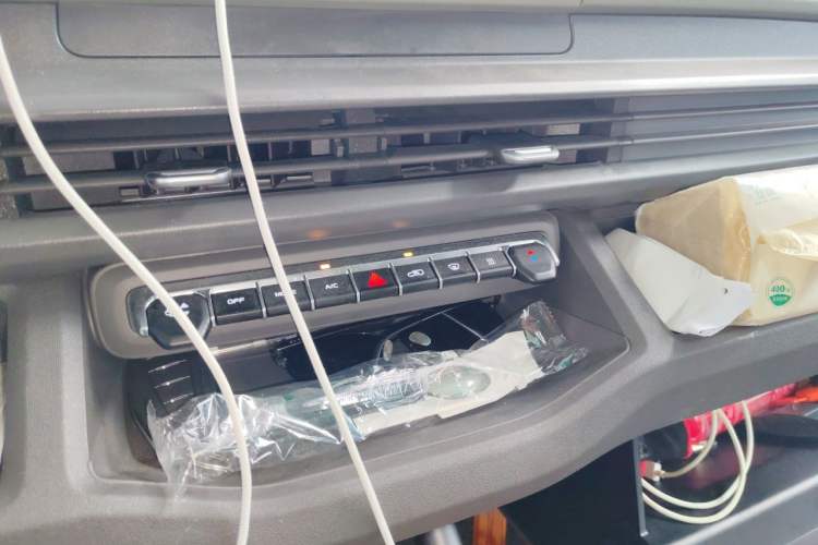Used Farizon Xingxiang V 2026 Model, V8E—Smart Edition, 460km Audio And AC Panel