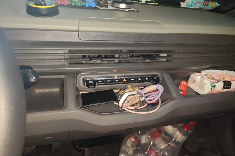 Used Farizon Xingxiang V 2026 Model, V8E—Smart Edition, 460km Audio And AC Panel