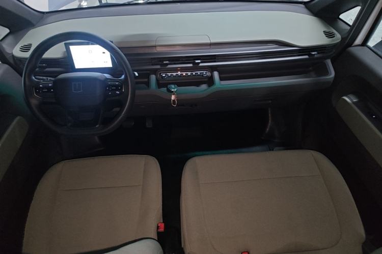 Used Farizon Xingxiang V 2026 Model V8E—Smart Function Edition 450km Center Console