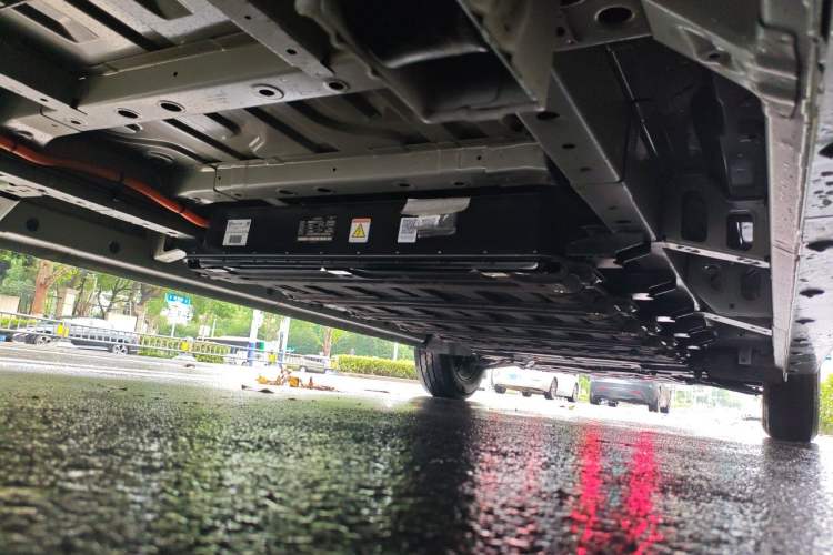 Used Farizon Xingxiang V 2026 Model V8E—Smart Function Edition 450km Chassis Rear Right
