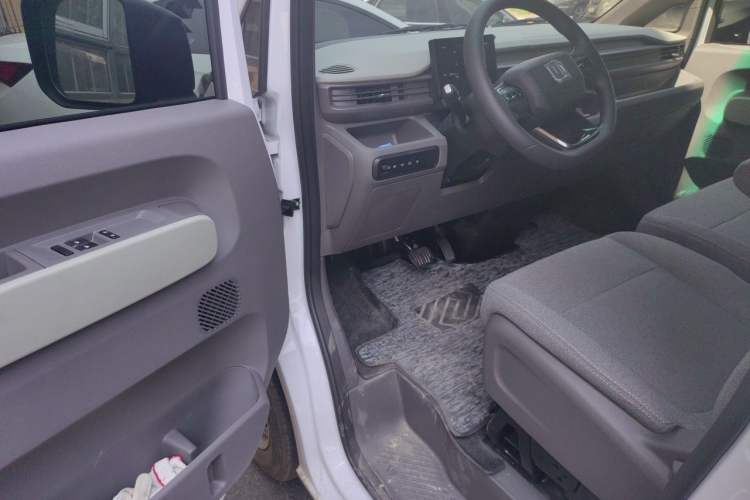 Used Farizon Xingxiang V 2026 Model V8E—Smart Function Edition 450km Driver Seat