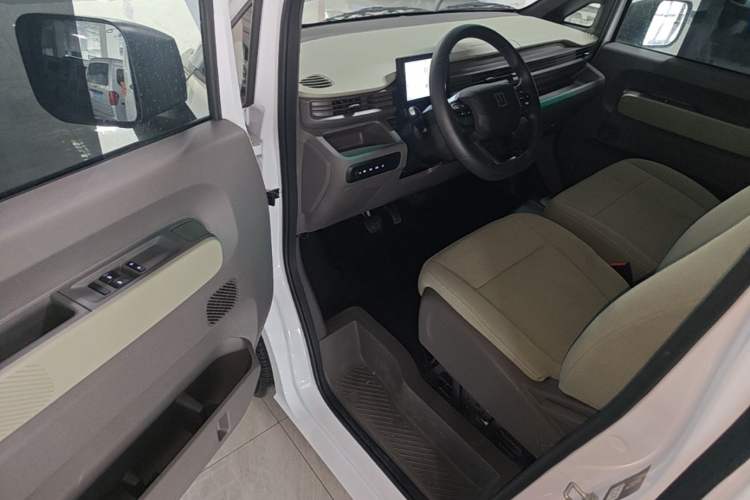 Used Farizon Xingxiang V 2026 Model V8E—Smart Function Edition 450km Driver Seat