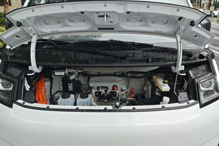 Used Farizon Xingxiang V 2026 Model V8E—Smart Function Edition 450km Engine Bay
