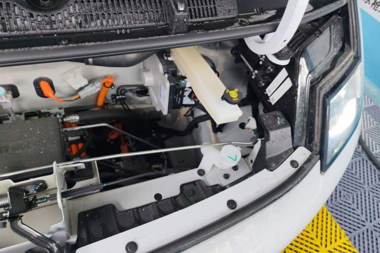 Used Farizon Xingxiang V 2026 Model, V8E—Smart Edition, 460km Engine Bay Left