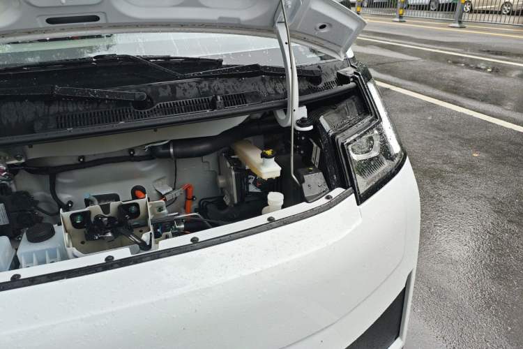 Used Farizon Xingxiang V 2026 Model V8E—Smart Function Edition 450km Engine Bay Left