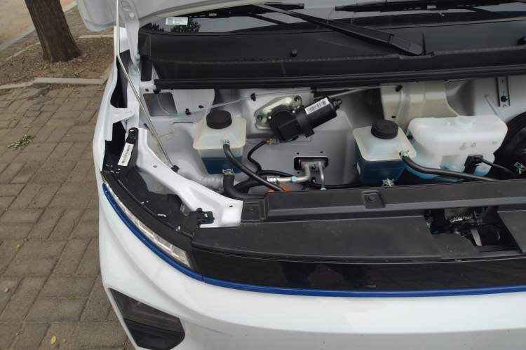 Used Farizon Xingxiang V  Engine Bay Right
