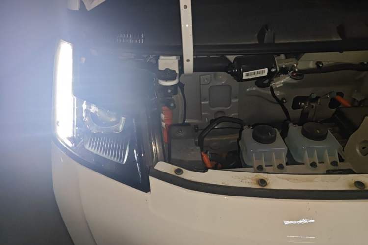 Used Farizon Xingxiang V 2026 Model, V8E—Smart Edition, 460km Engine Bay Right