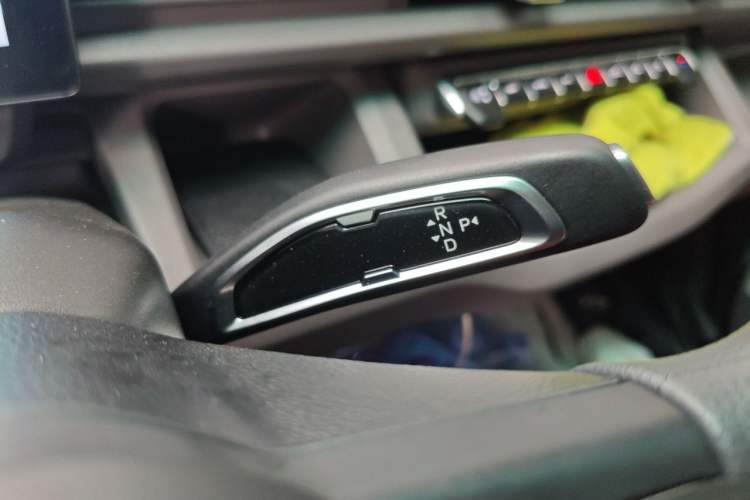 Used Farizon Xingxiang V 2026 Model V8E—Smart Function Edition 450km Gear Lever