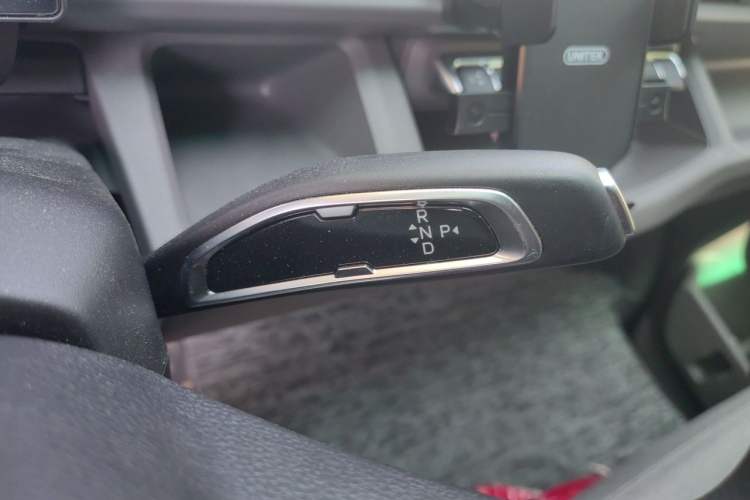 Used Farizon Xingxiang V 2026 Model V8E—Smart Function Edition 450km Gear Lever