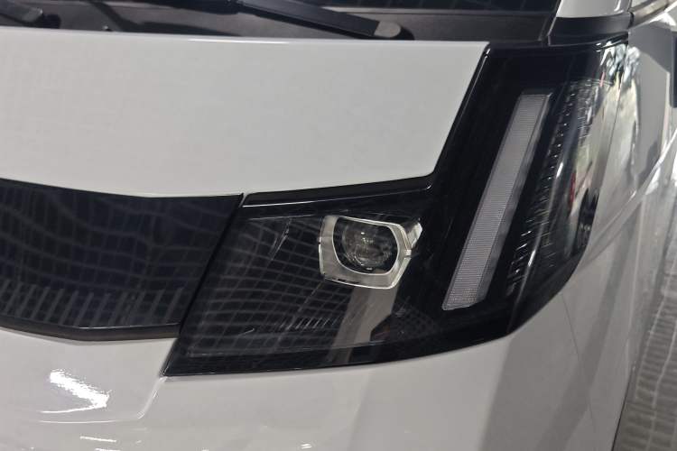 Used Farizon Xingxiang V 2026 Model V8E—Smart Function Edition 450km Left Front Headlight