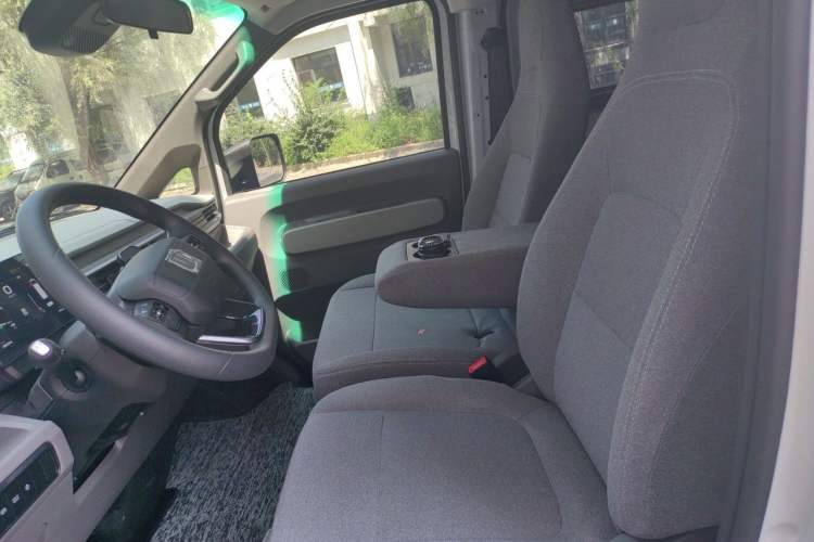 Used Farizon Xingxiang V 2026 Model V8E—Smart Function Edition 450km Left Front Seat