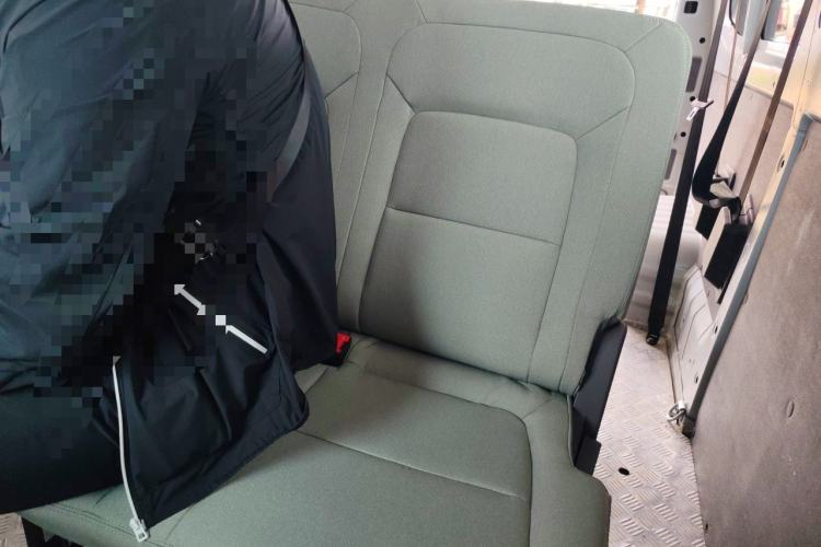 Used Farizon Xingxiang V 2026 Model V8E—Smart Function Edition 450km Left Rear Seat